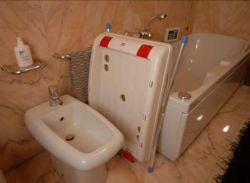 OK-Baby Wickeltisch und Wannenständer mit Ablaßsystem für Babybadewanne / Babywanne