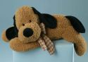 Liegehund mit Schleife